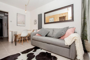 Гостиница Modern Central 1-Bed in Clerkenwell - sleeps 4!  Лондон